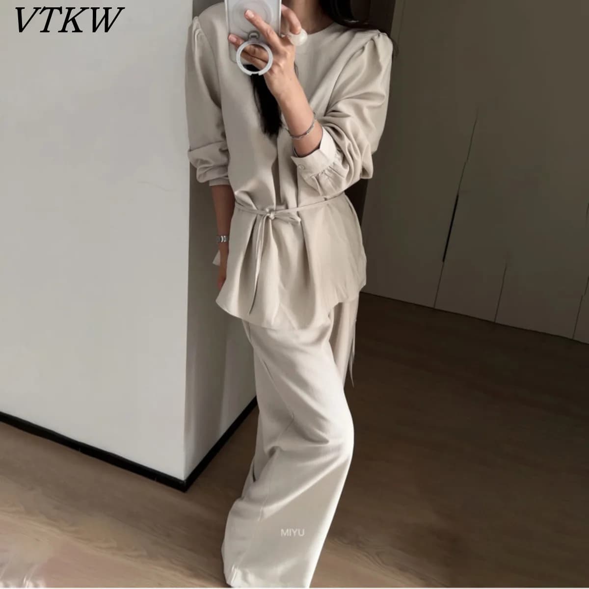 VTKW 2026 여성 퍼프소매 블라우스 와이드팬츠 2종 세트
