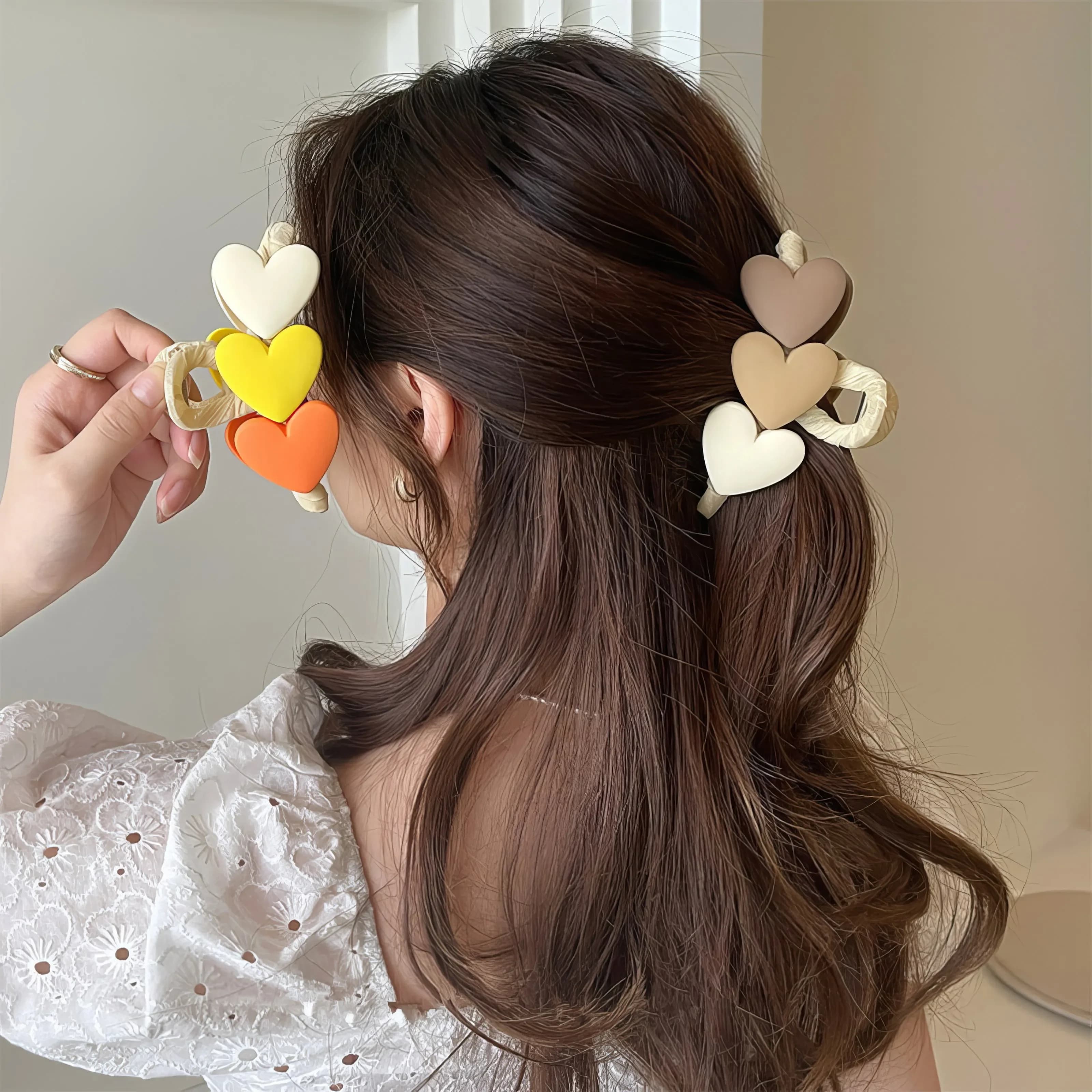 1 Piece of Sweetheart Shaped Hair Clip Khaki White, Non Slip and Firm, Summer Hairstyle Accessory, Suitable for Daily Wear