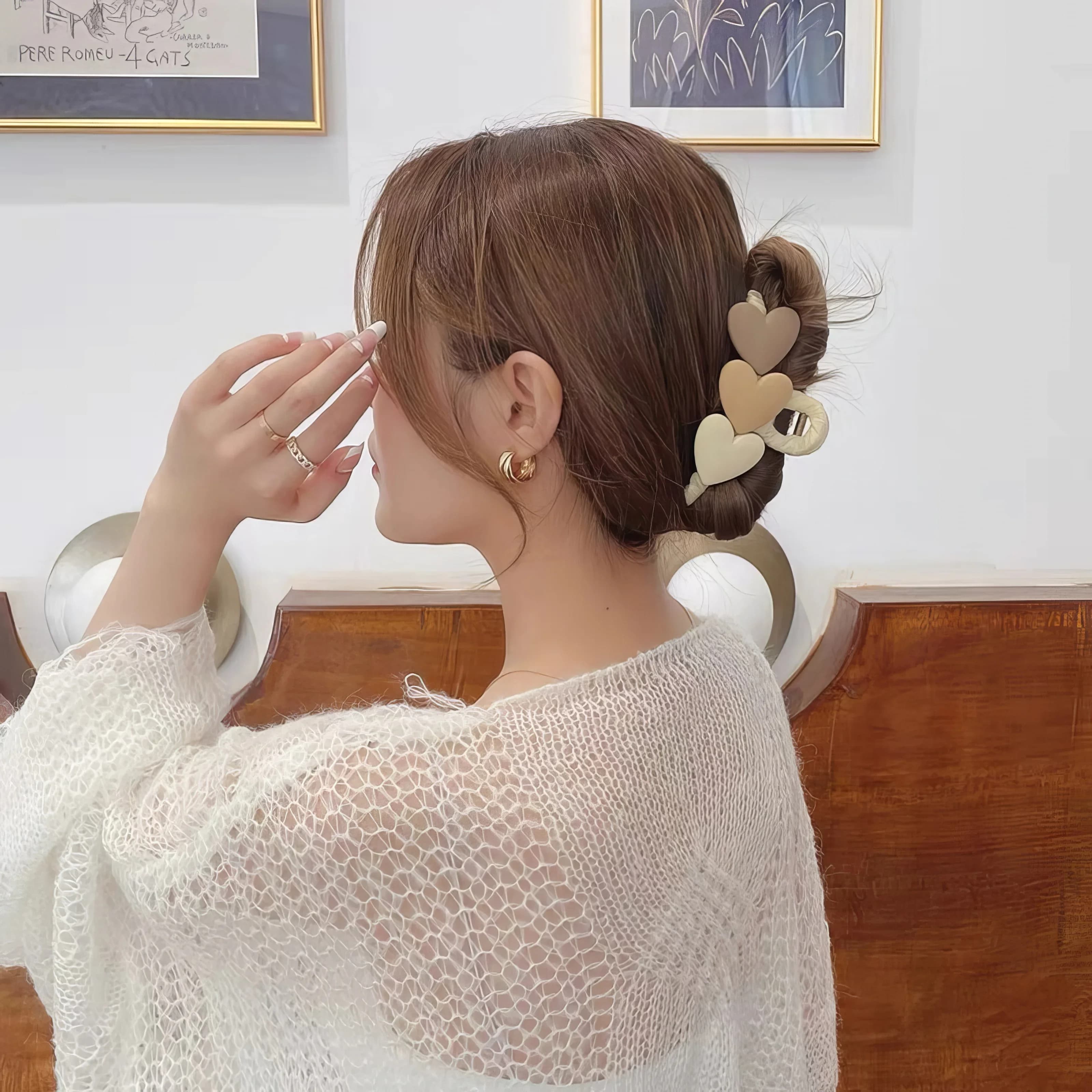 1 Piece of Sweetheart Shaped Hair Clip Khaki White, with Strong Grip, Suitable for Women's Cute and Simple Hair Accessories