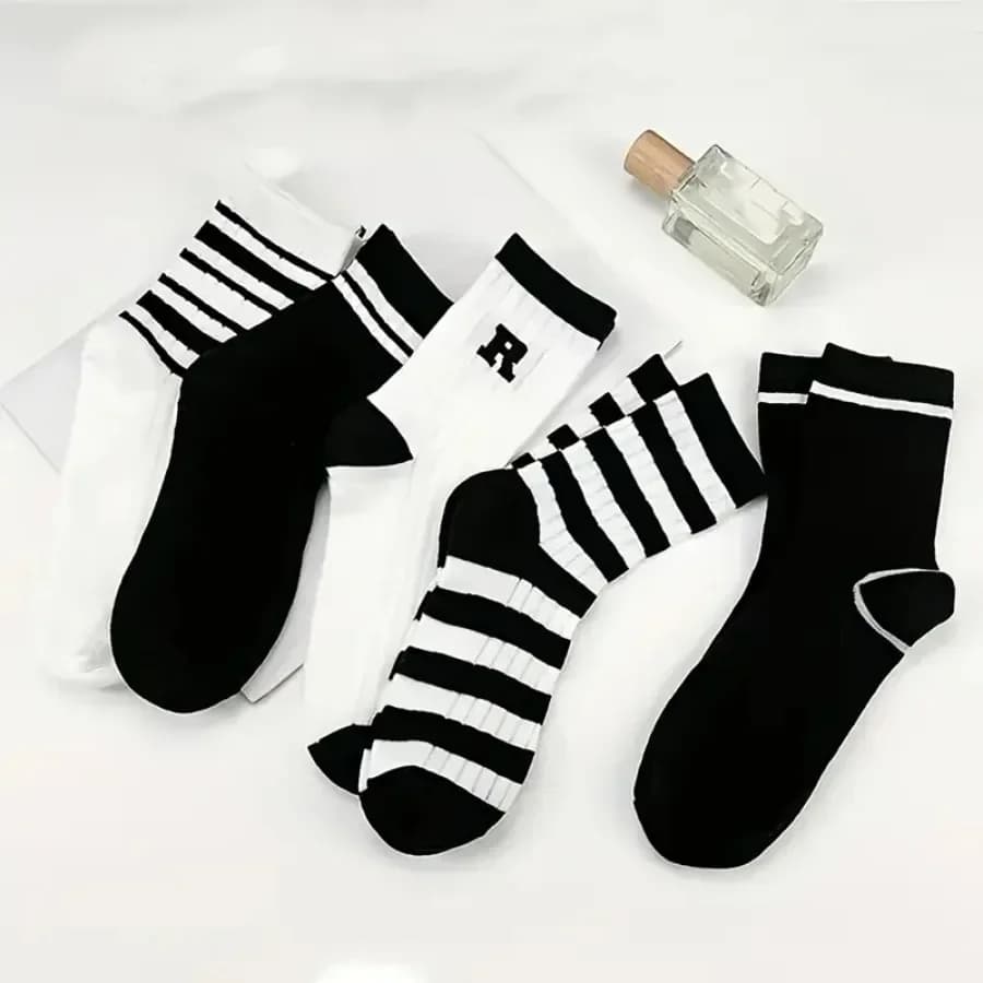 5 Pairs of Black and White Striped Sports Socks, Casual Style, Suitable for Daily Leisure and Comfort, Suitable for All Seasons