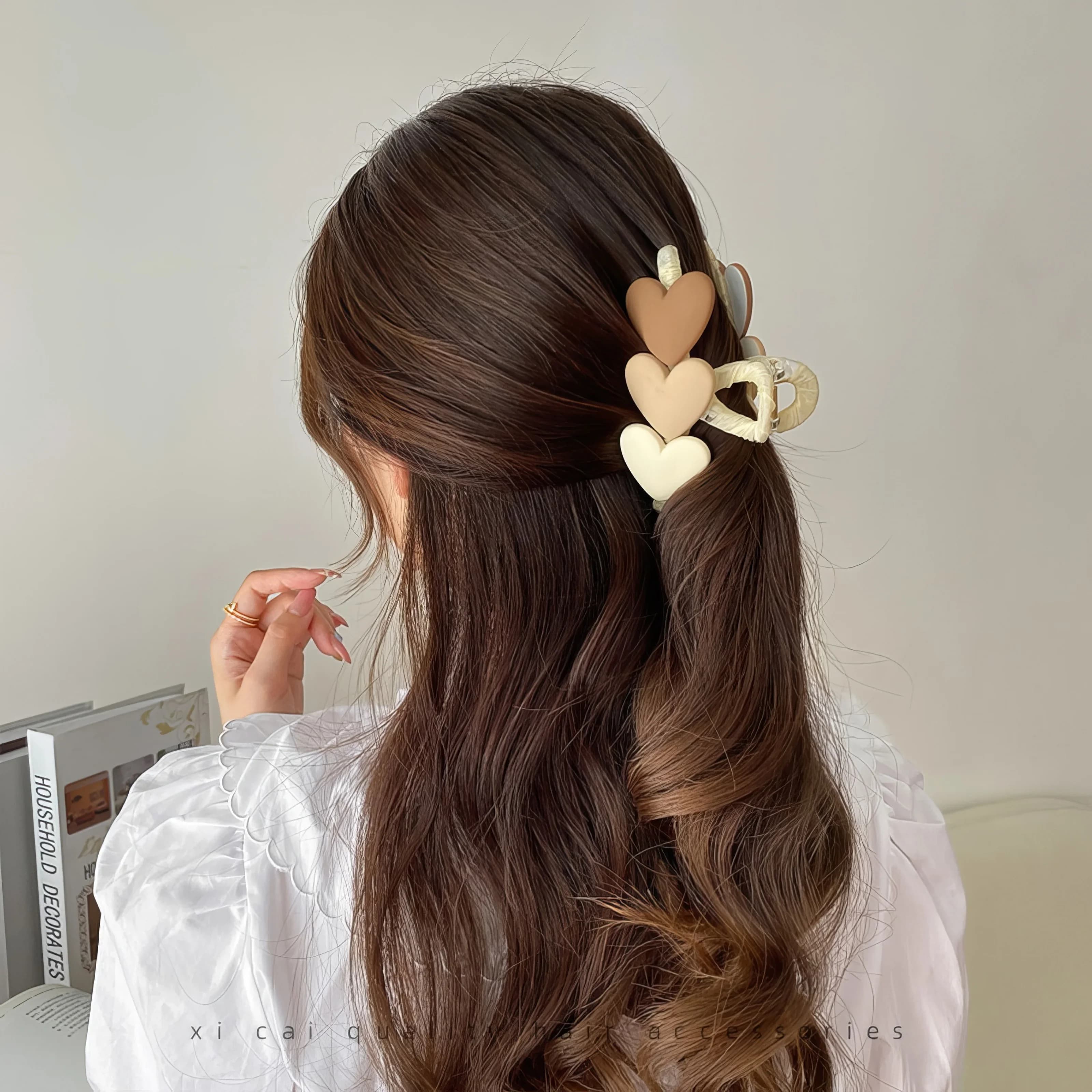 1 Sweetheart Shaped Hair Clip in Khaki White, Suitable for Daily Casual Wear, Suitable for Hairstyle Matching, Beach Accessories