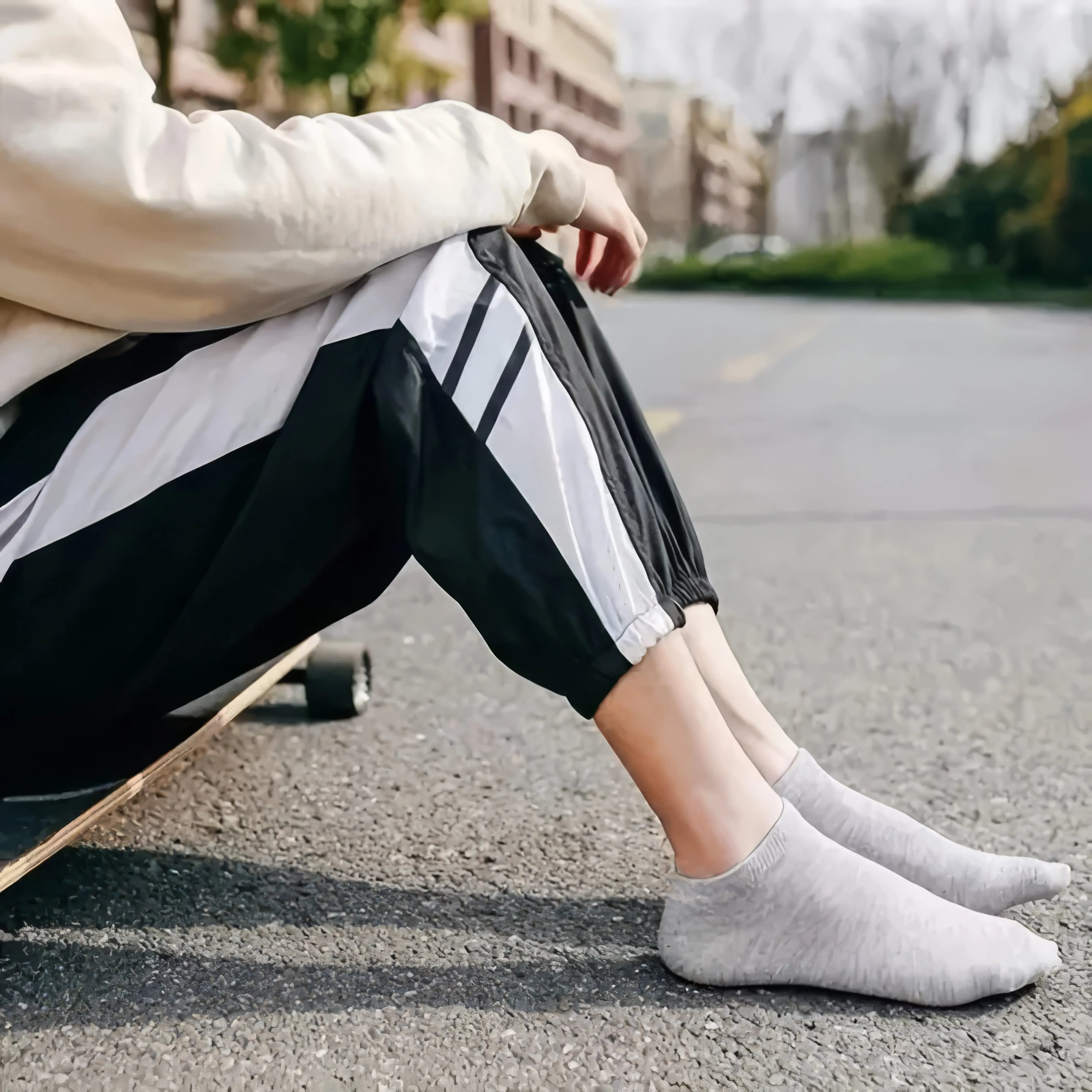 5/10 Pairs of Black, White and Gray Socks, Simple Solid Color Socks, Comfortable and Soft, Very Suitable for Matching