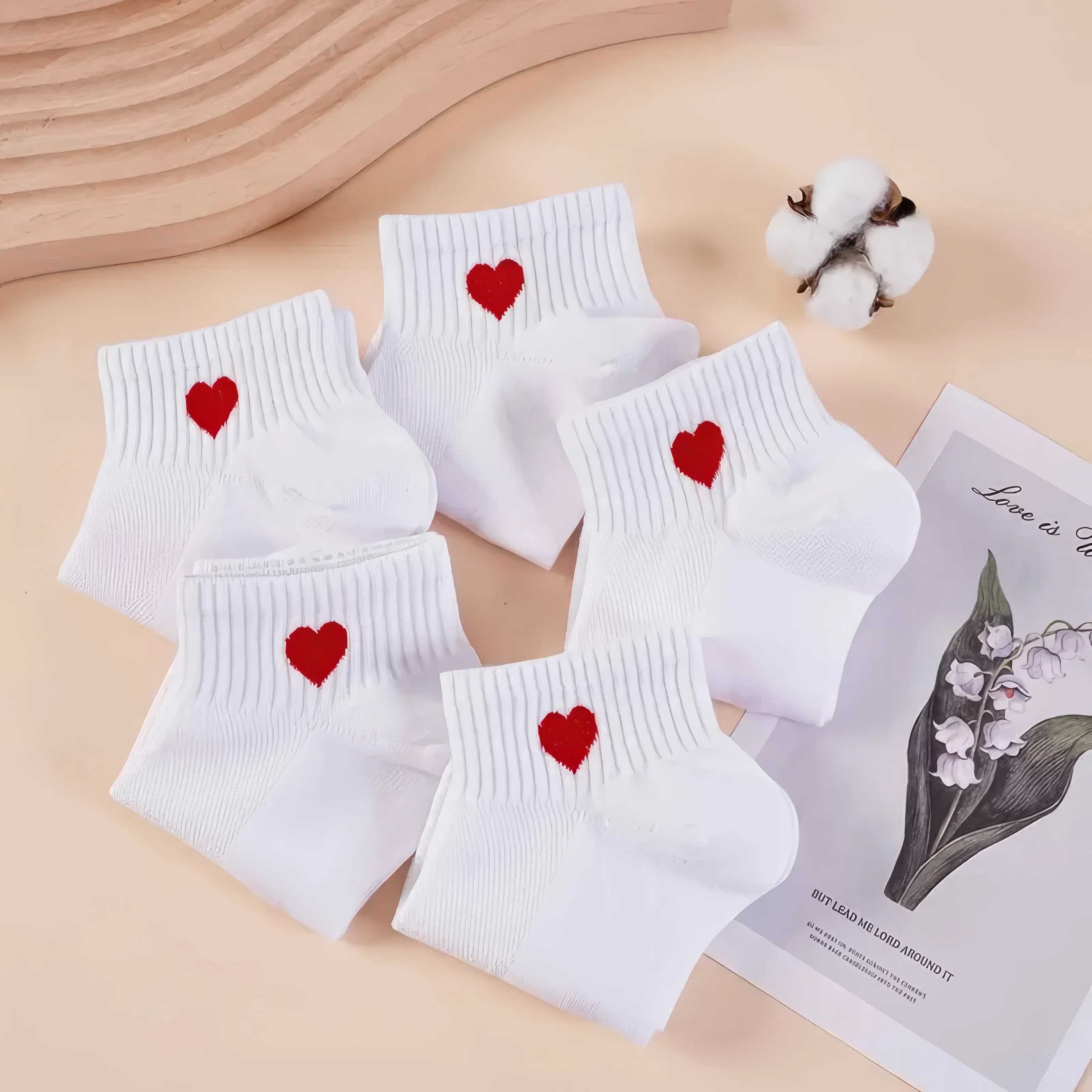5 Pairs of White Heart-shaped Socks, Soft, Breathable, Fashionable and Versatile, Suitable for Daily Use and Sports